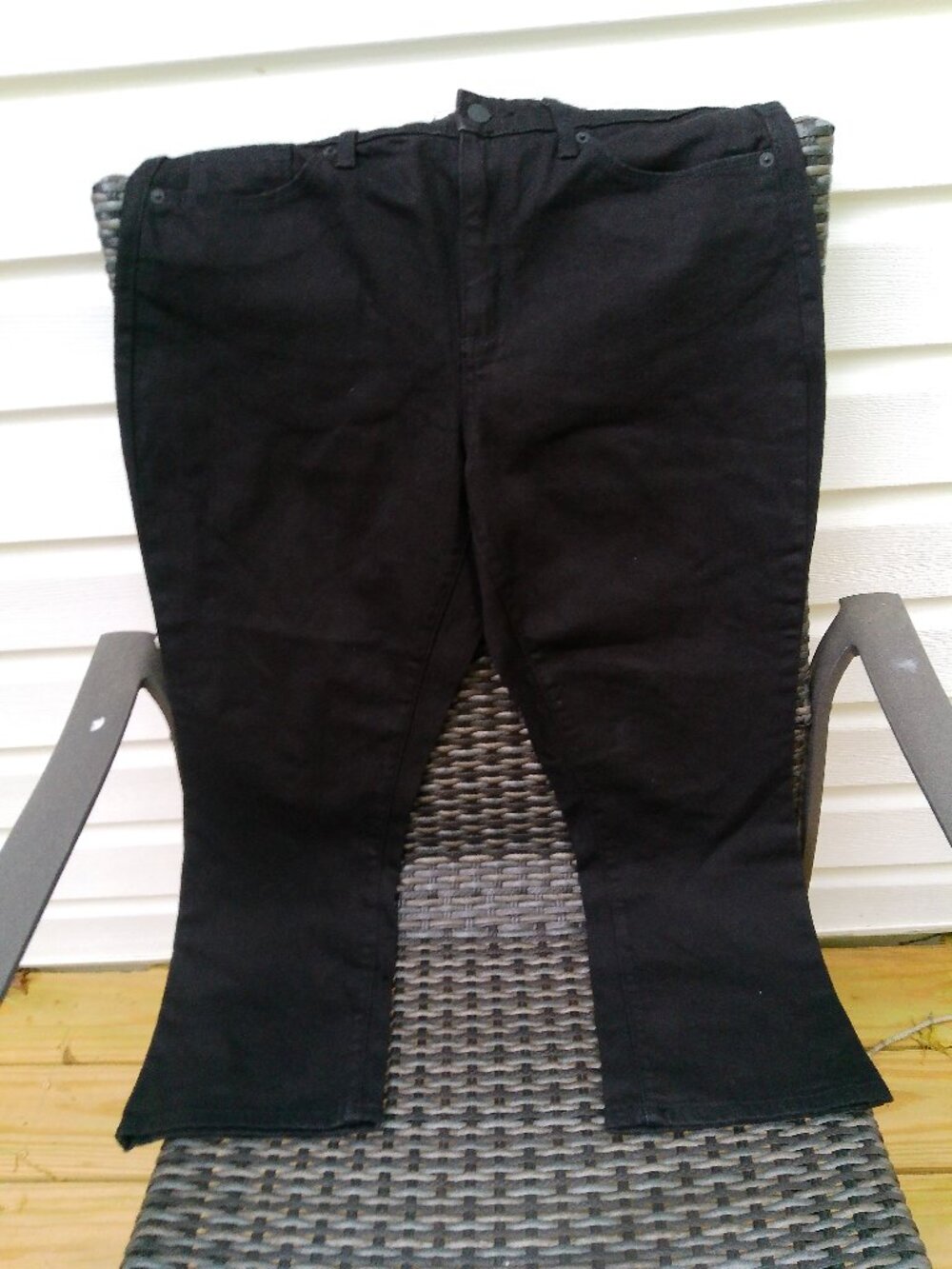 UNIVERSAL THREAD SIZE 12 BLACK KICK CROP JEANS HIGH RISE NWOT